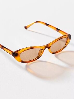 Eyeking Slim East-West Oval Sunglasses